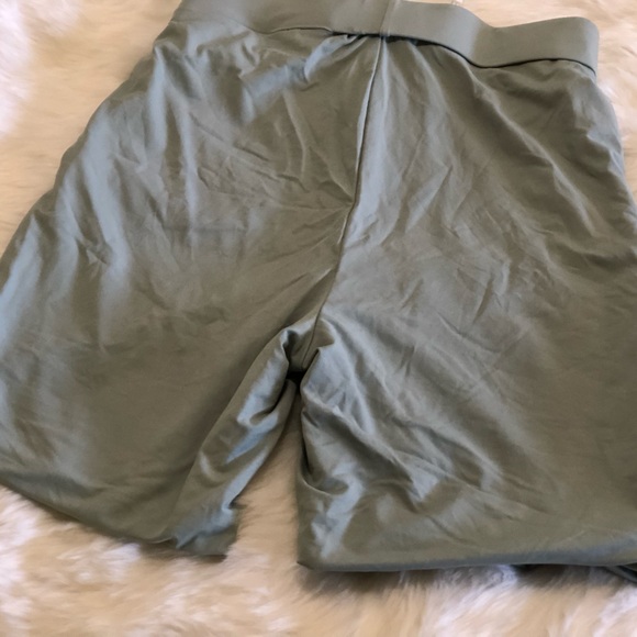 Basic Shorts - Picture 2 of 4